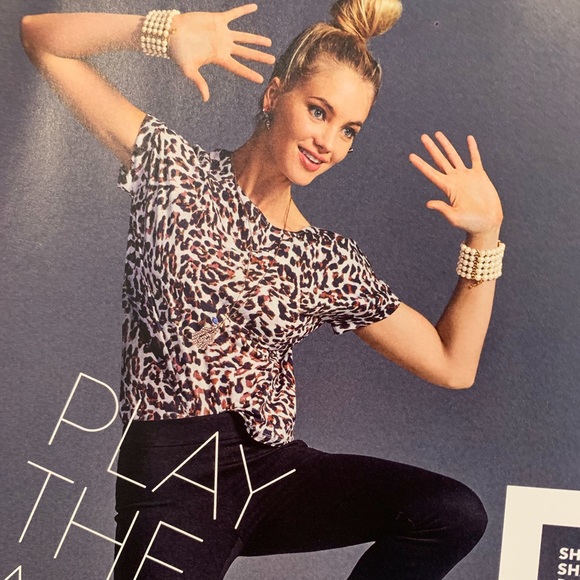 CAbi Tee 🌸 Small - Picture 3 of 8